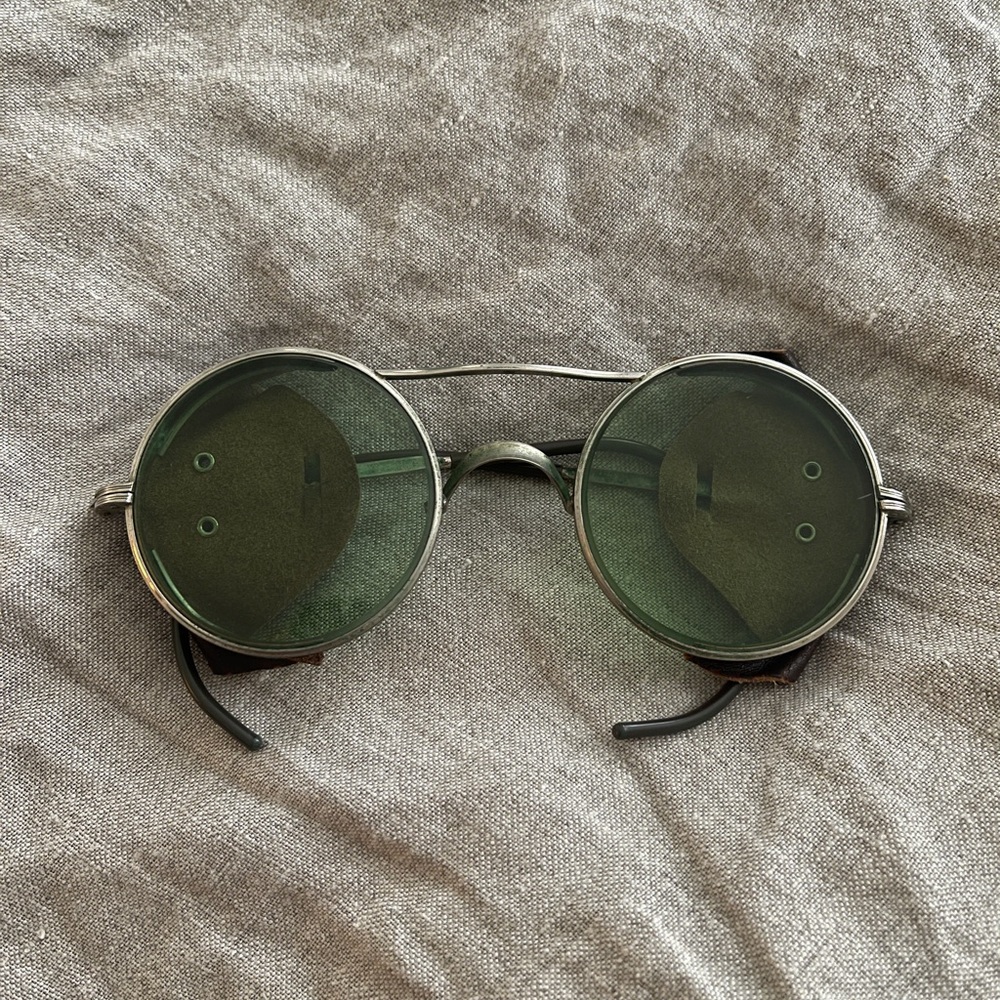 Vintage glacier glasses with leather side shields.